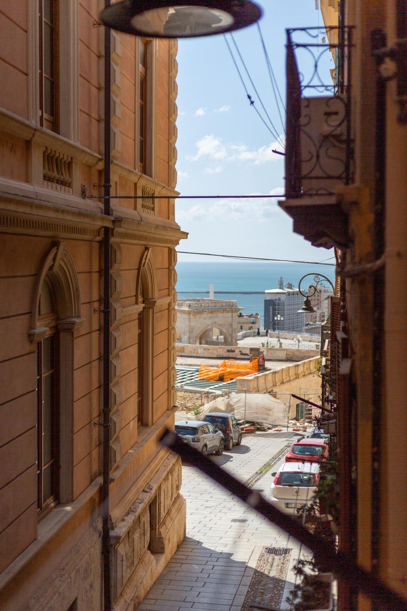 Casa Storica Di Charme Con Vista Mare Nel Cuore Di Cagliari Esterno foto